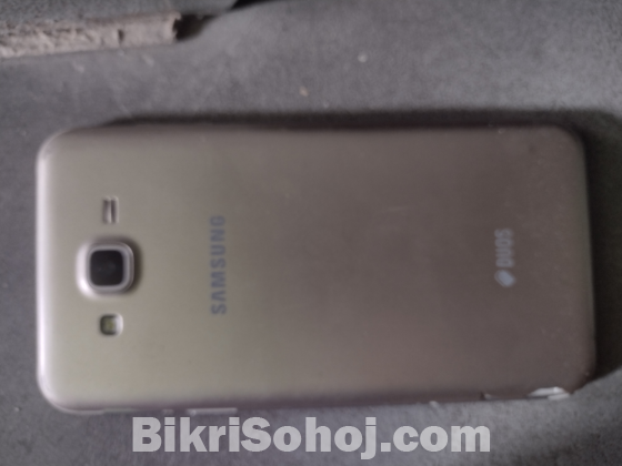 SAMSUNG J 7